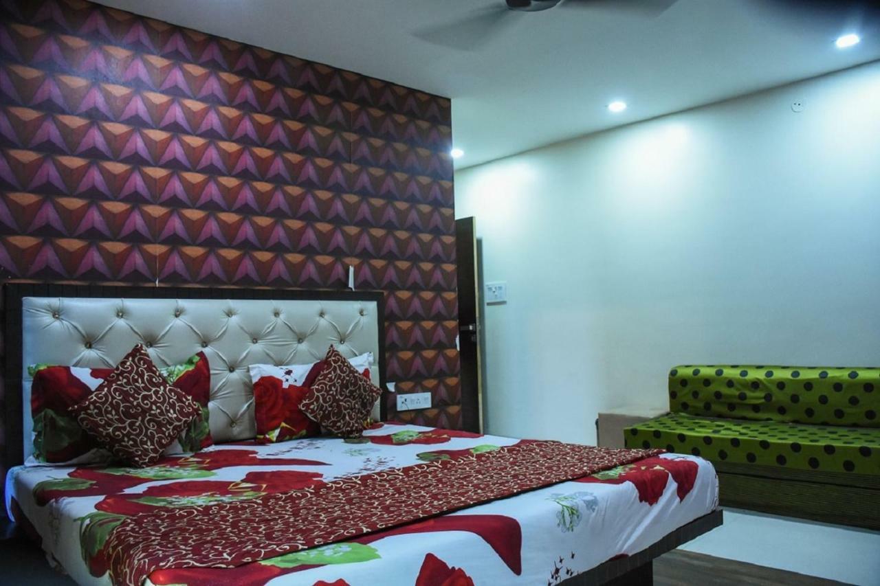 Hotel Dilip Indore Bagian luar foto