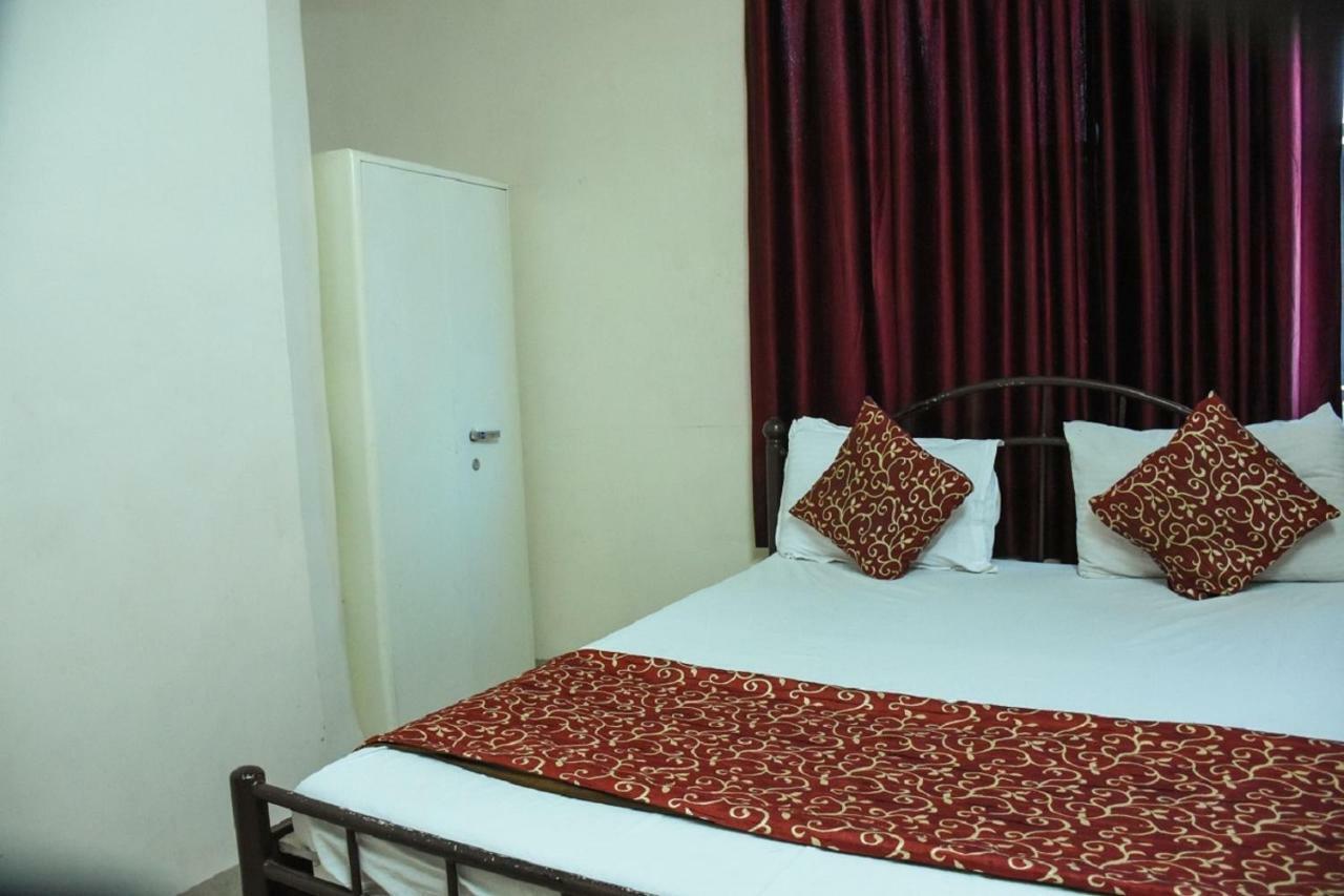 Hotel Dilip Indore Bagian luar foto