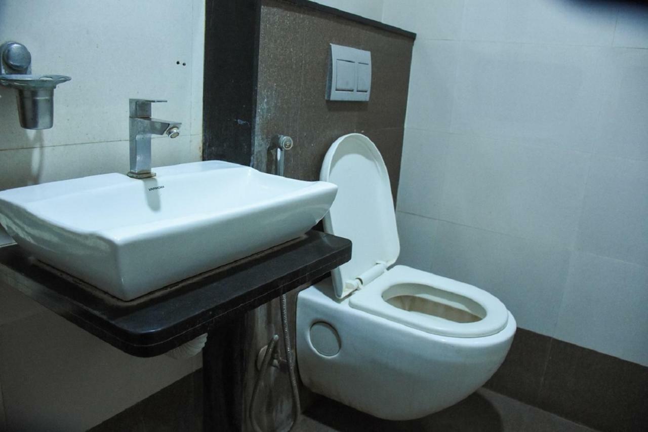 Hotel Dilip Indore Bagian luar foto