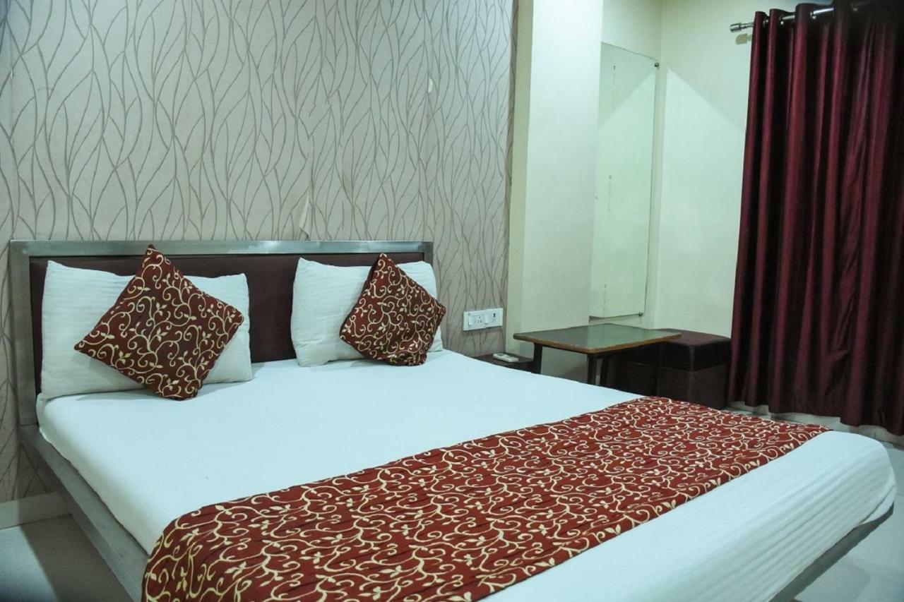 Hotel Dilip Indore Bagian luar foto